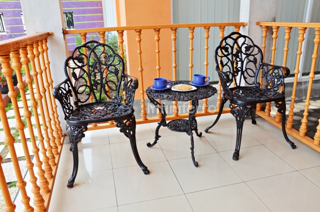 cast iron outdoor furniture