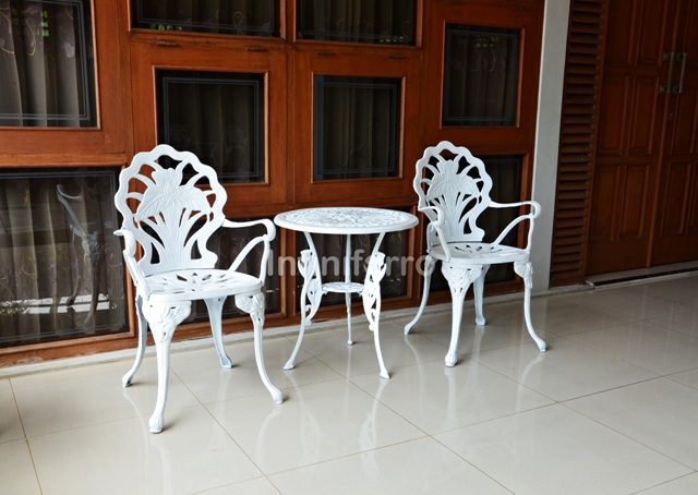 cast iron outdoor furniture