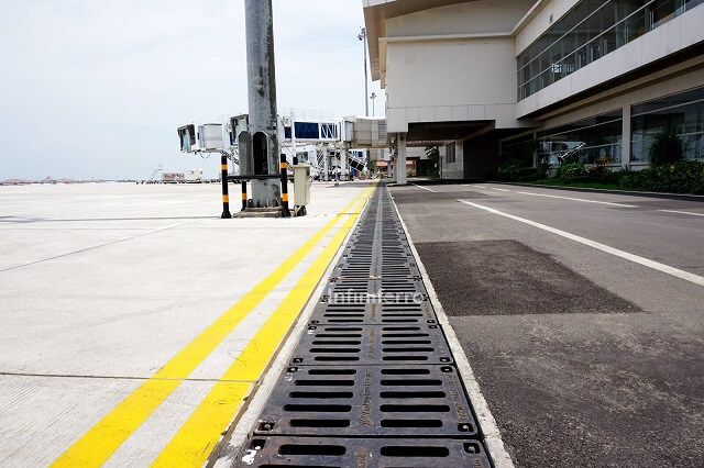 Cast iron gratings to cover drainage channel