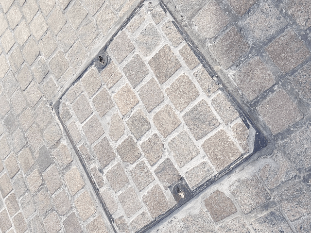 recessed manhole cover in Dubai Marina